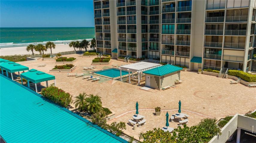 EASY ACCESS TO PLAZA DECK FROM UNIT 207