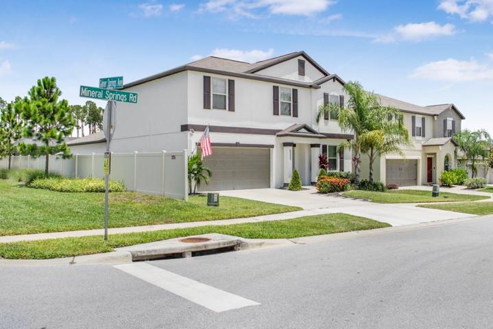 COPPERSPRING - Welcome home to this remarkable CORNER LOT property built in 2020 offering over 2,900 square feet of living space, thoughtfully designed with 5 bedrooms, a den/office, a versatile loft, 2 full bathrooms, one half bathroom, and a 2-car garage.