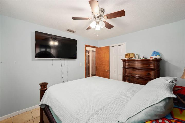 Guest bedroom #1