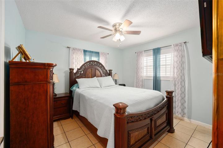 Guest bedroom #1