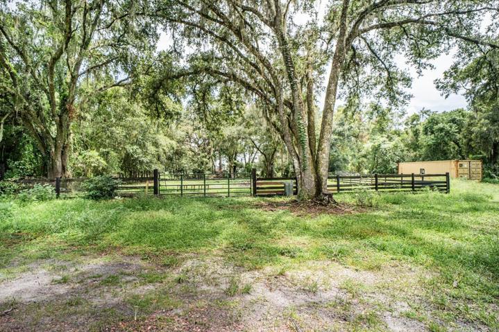Secondary farm animal pen