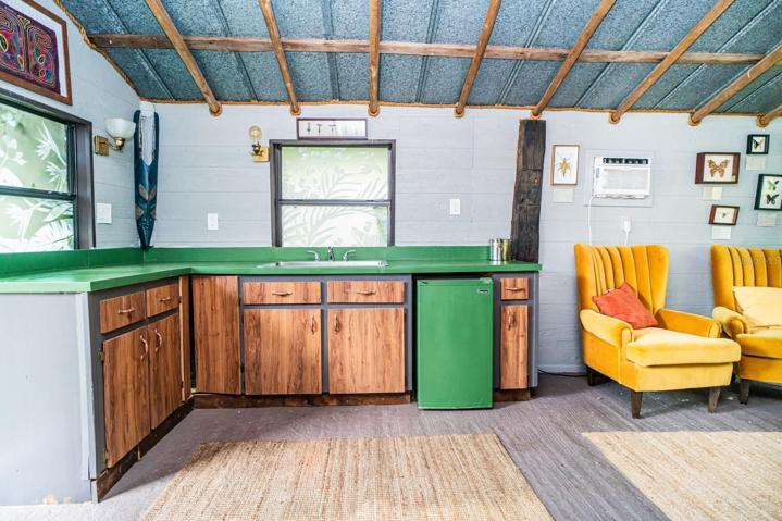 cottage with plumbing and electricity
