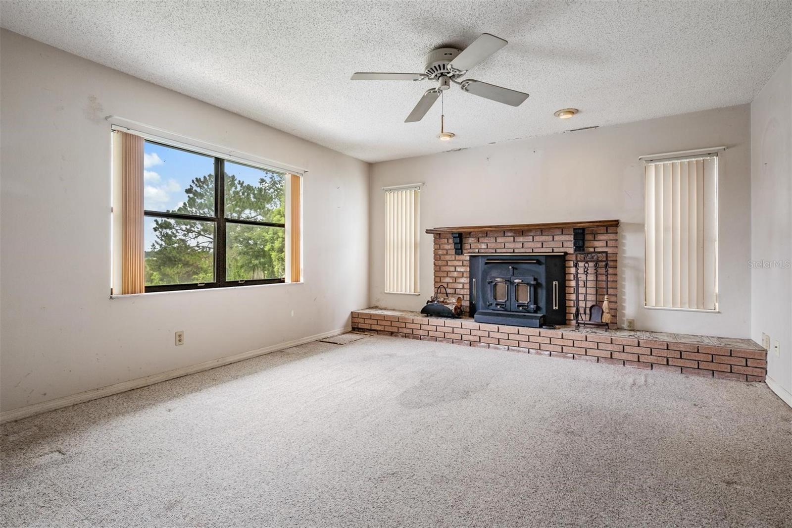Living Room or turn it back to a 3rd Bedroom