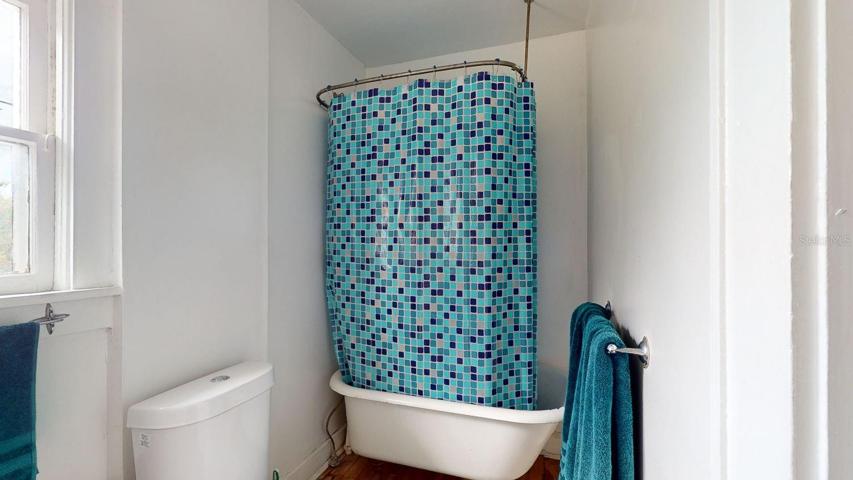 Upper garage apartment bath