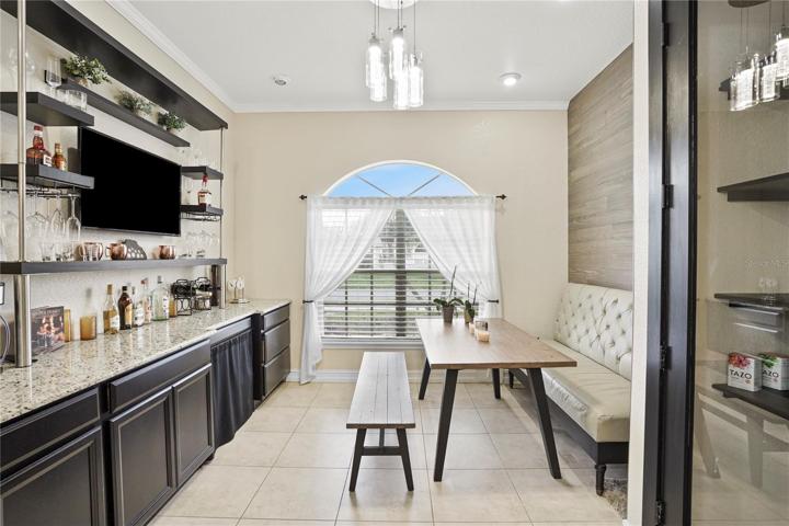 Kitchen breakfast bar area