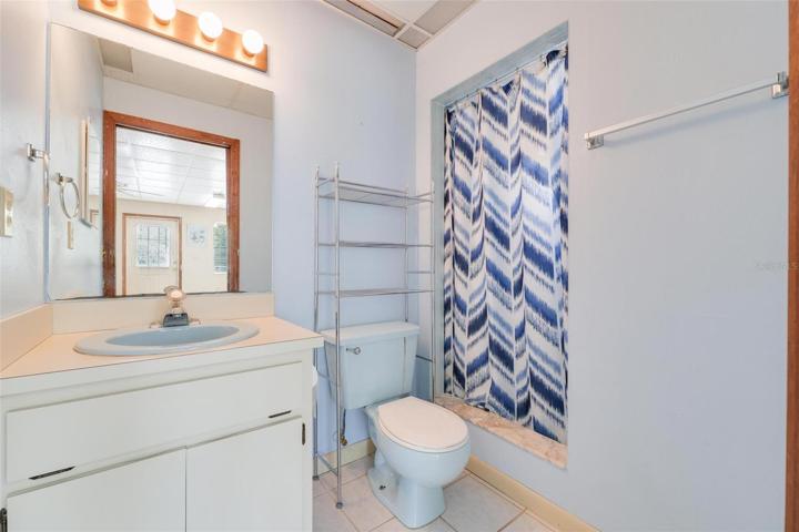 full downstairs bath