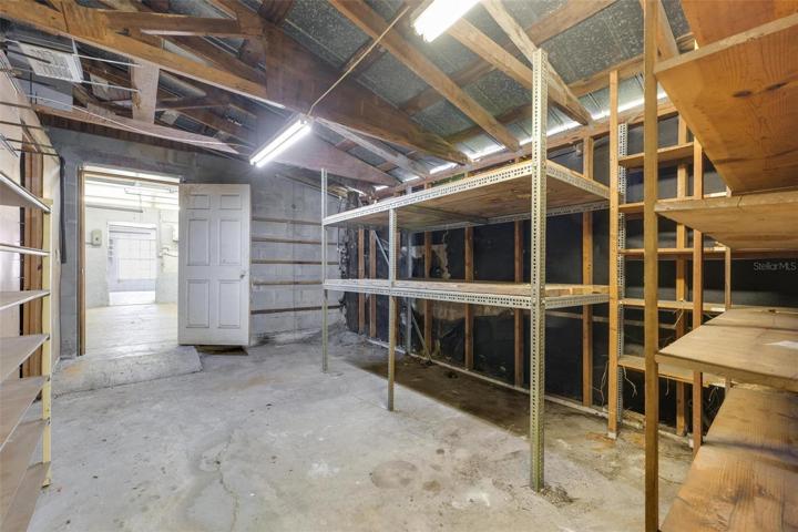 14.6x15.7 divided separate workshops in garage