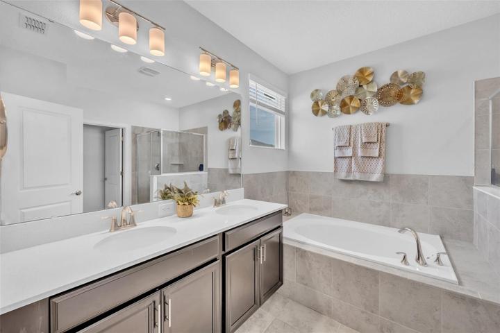 Luxurious soaking tub