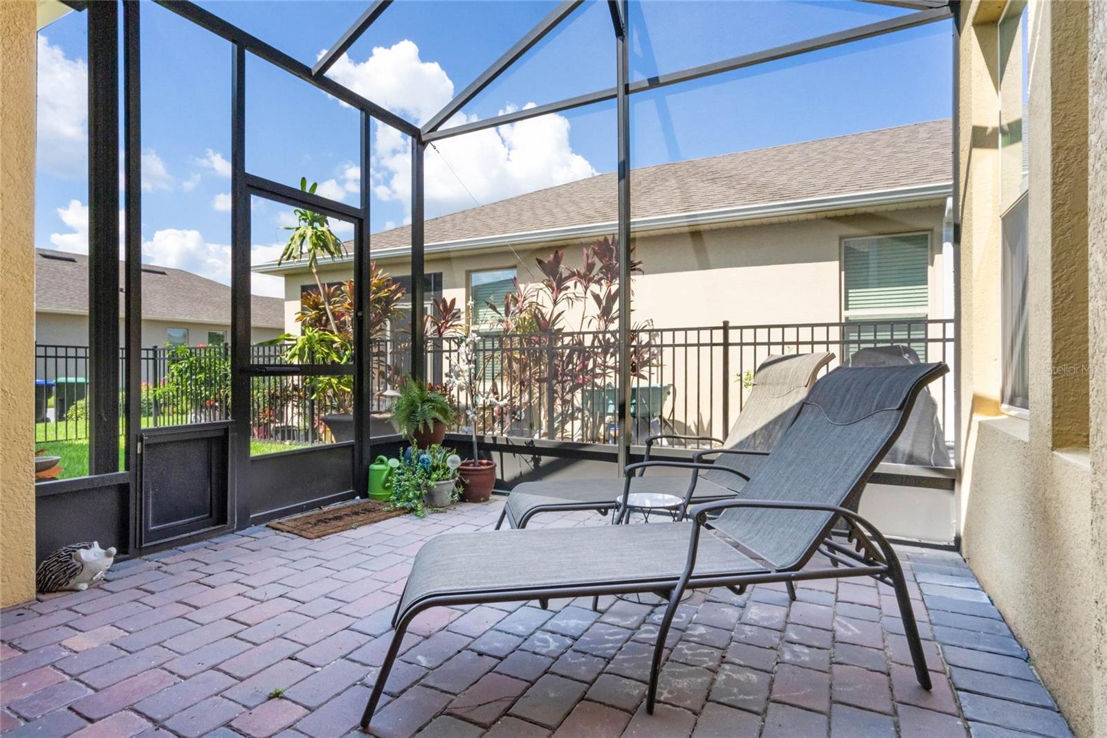 Extended lanai with screened enclosure