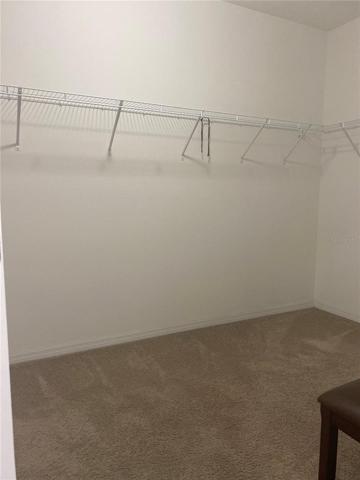 WALKING CLOSET