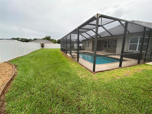 SPACIOUS BACKYARD