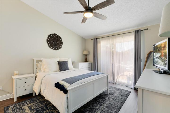 Lovely Master Suite with private access to the backyard