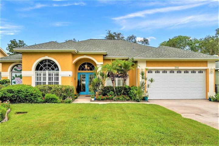 Seminole Pool Home - Bright Welcoming 4 Bedroom + Bonus Room