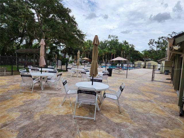 LARGE POOL DECK