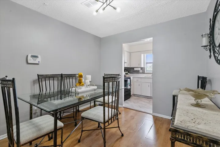 Dining room to kitchen