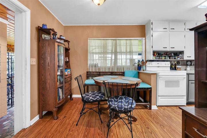 Kitchen eating area