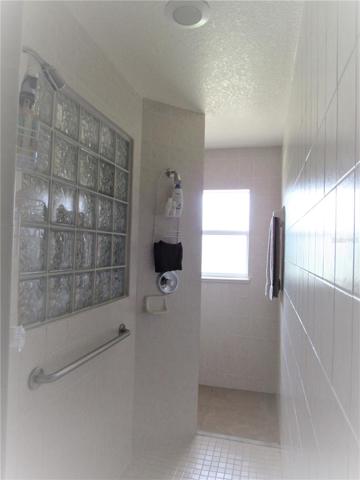 SHOWER MASTER BEDROOM