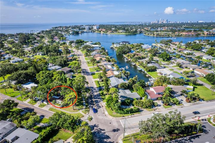 Great location with easy access to boating, downtown and all that our tropical paradise has to offer