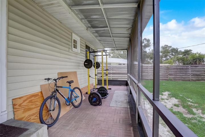Wonderful covered Lania/porch area