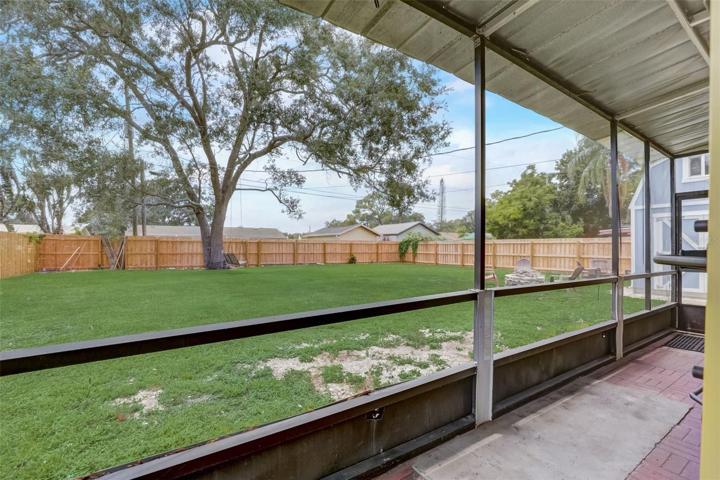 HUGE lanai