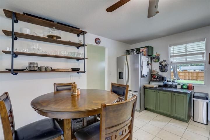 Spacious kitchen & dining area
