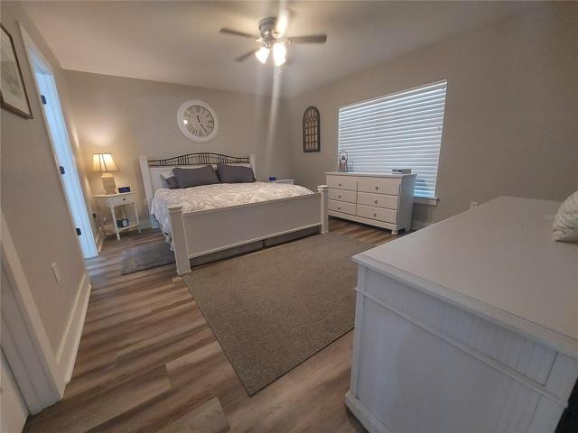 Cozy primary bedroom