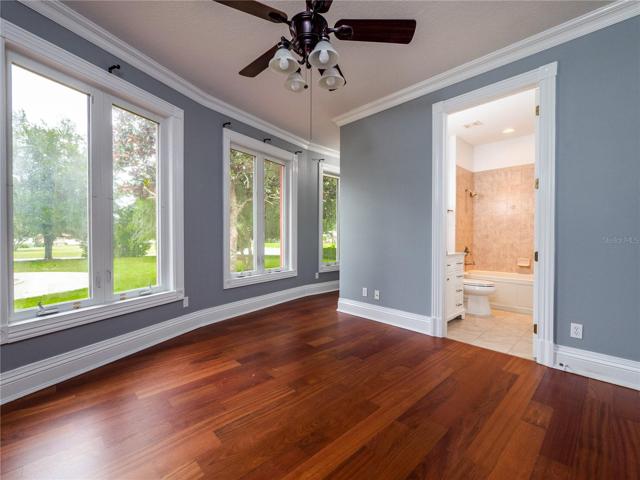 Guest Bedroom with private bathroom & Walk-in closet