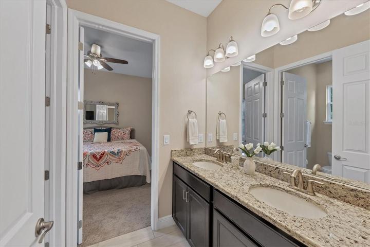 jack and jill bathroom