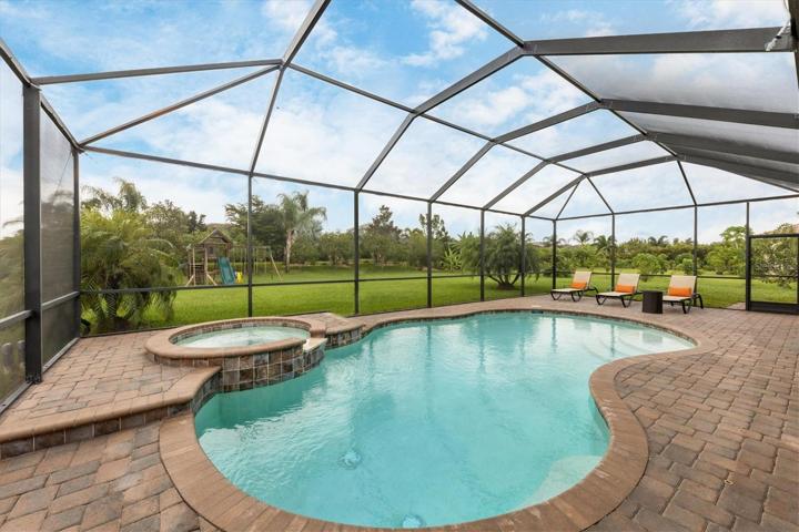 Amazing heated pool/spa with pavers
