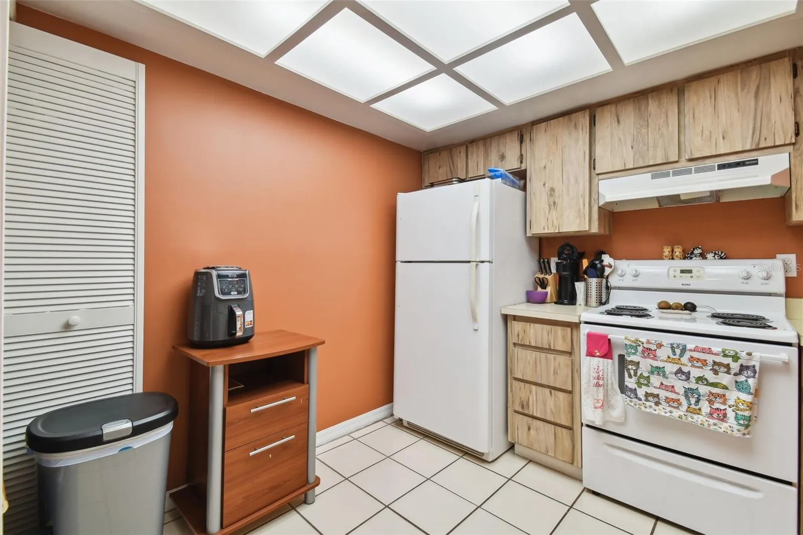 KITCHEN - NEW COUNTER TOPS COMING