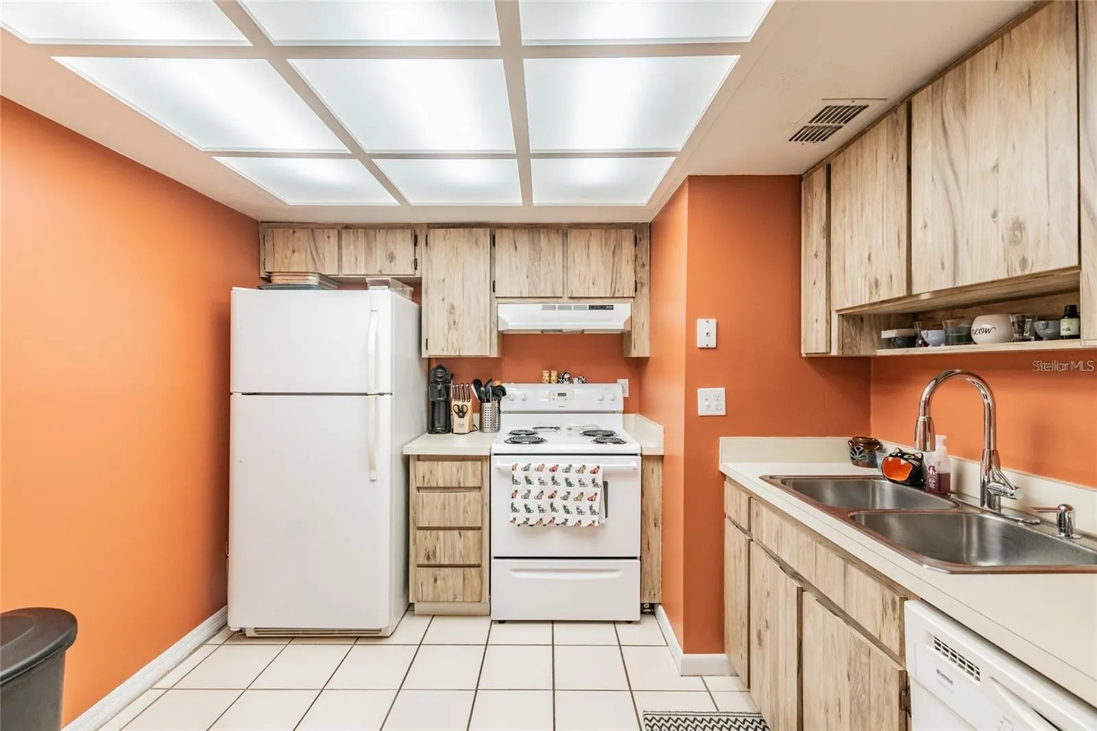 KITCHEN - NEW COUNTER TOPS COMING THIS WEEK