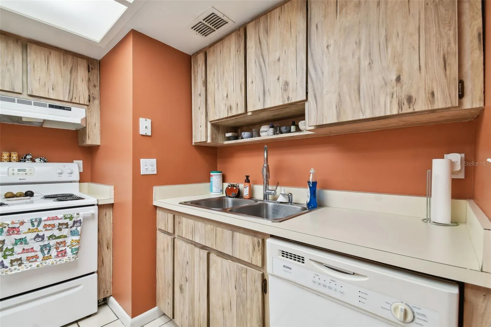 KITCHEN - NEW COUNTER TOPS COMING