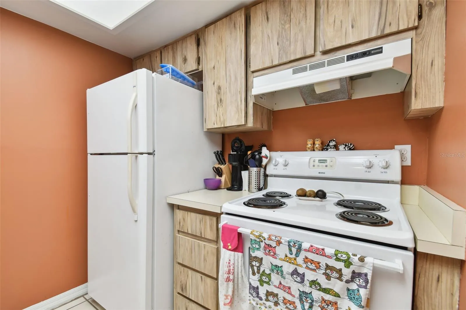 KITCHEN - NEW COUNTER TOPS COMING