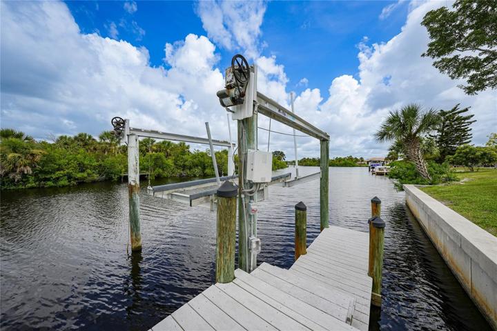 Dock w/ Lift