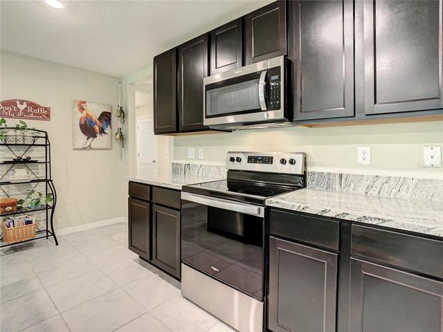 plenty of Cabinets!