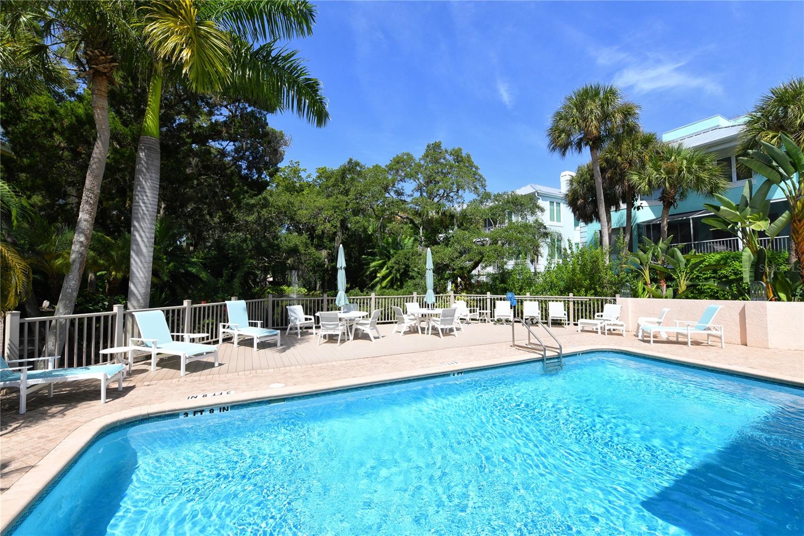 Hamilton Club Amenities: Pool