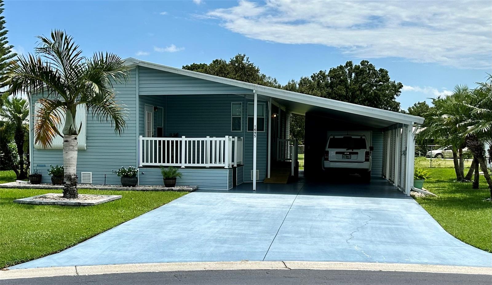 1695 SW 35th Circle