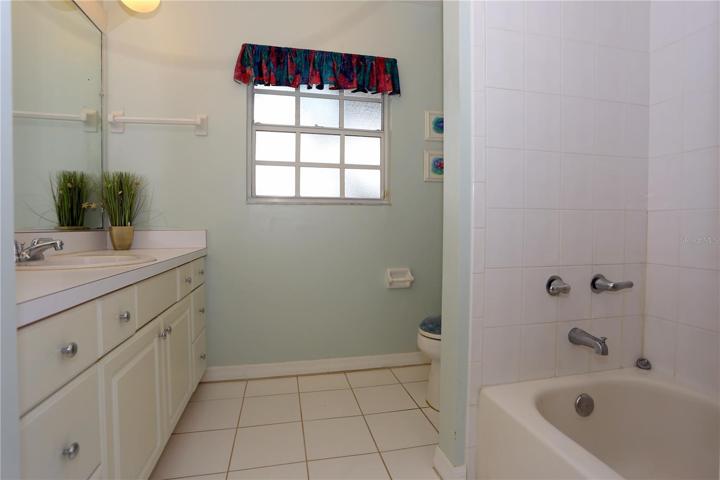 Upstairs Hall Full Bath