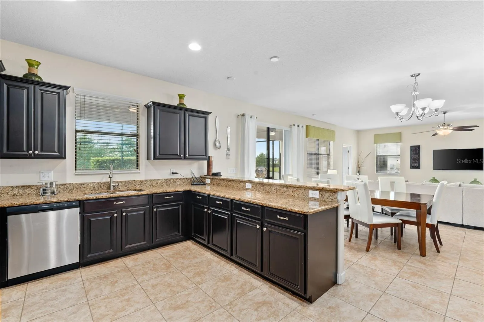 1401 Wexford Way, Davenport, Florida 33896, 6 Bedrooms Bedrooms, ,6 BathroomsBathrooms,Residential,For Sale,WEXFORD,U8208942