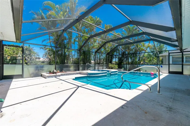 Lanai/ entertainment space