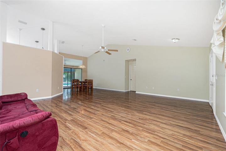 Living room/ dining room