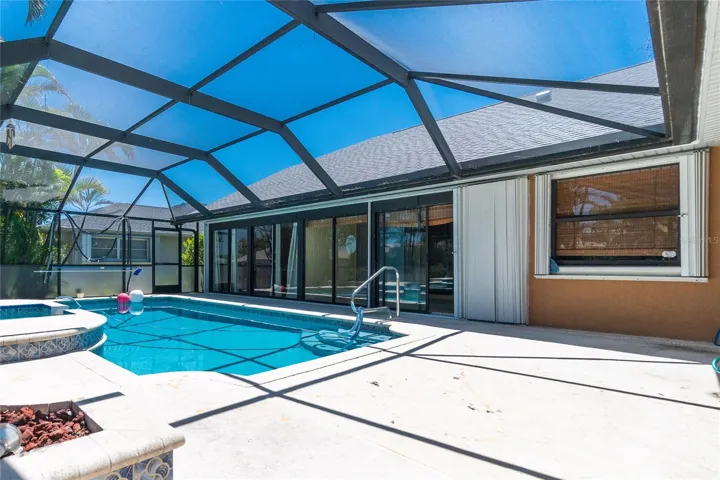 Lanai/ entertainment space