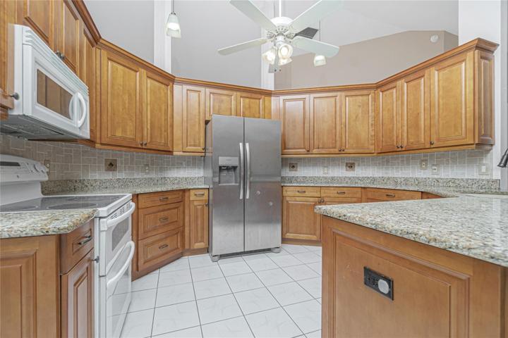Kitchen/ Fridge