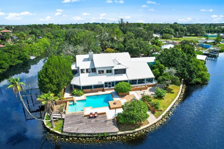 500ft of waterfront on just under an acre!