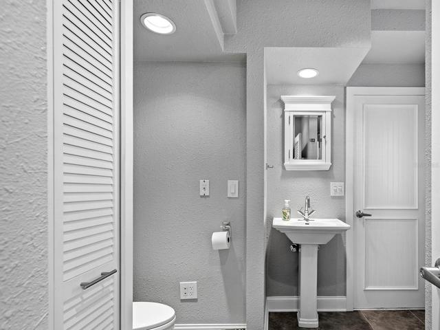 1st Floor Bath