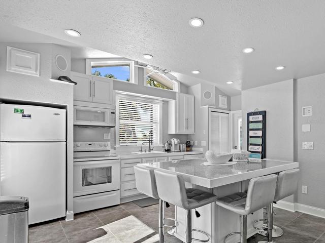 Recessed lighting compliment the natural light