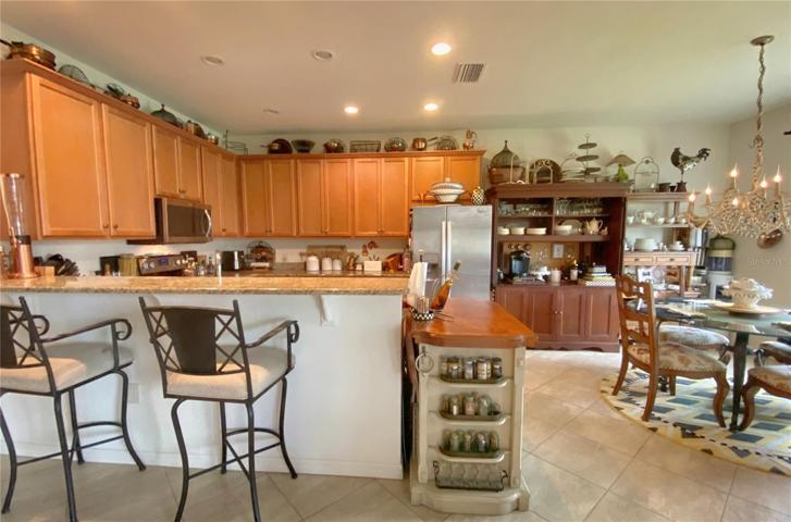 Kitchen with Breakfast Bar