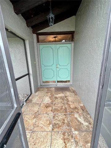 Screened entry to double front doors
