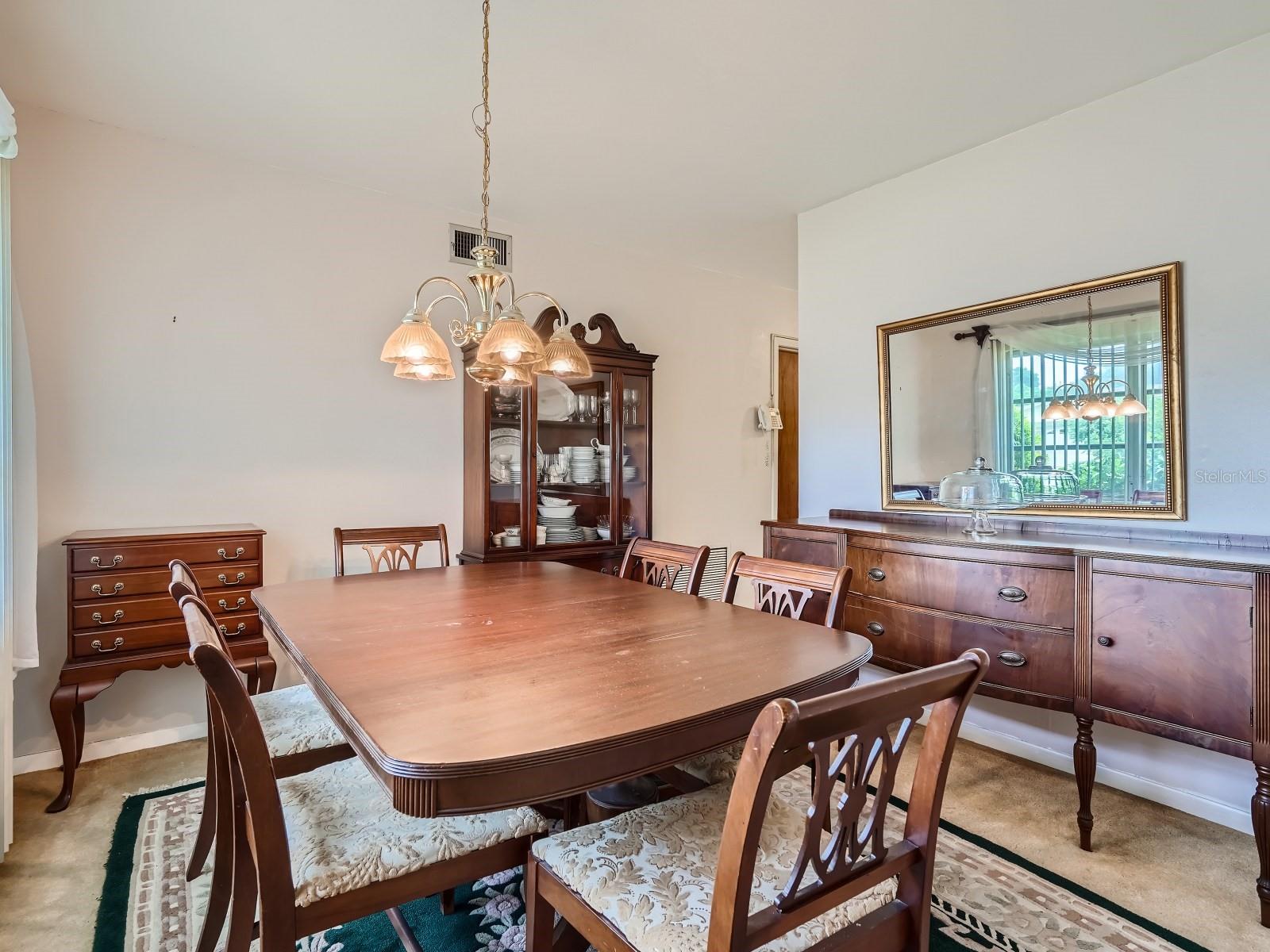 Light and bright Dining room