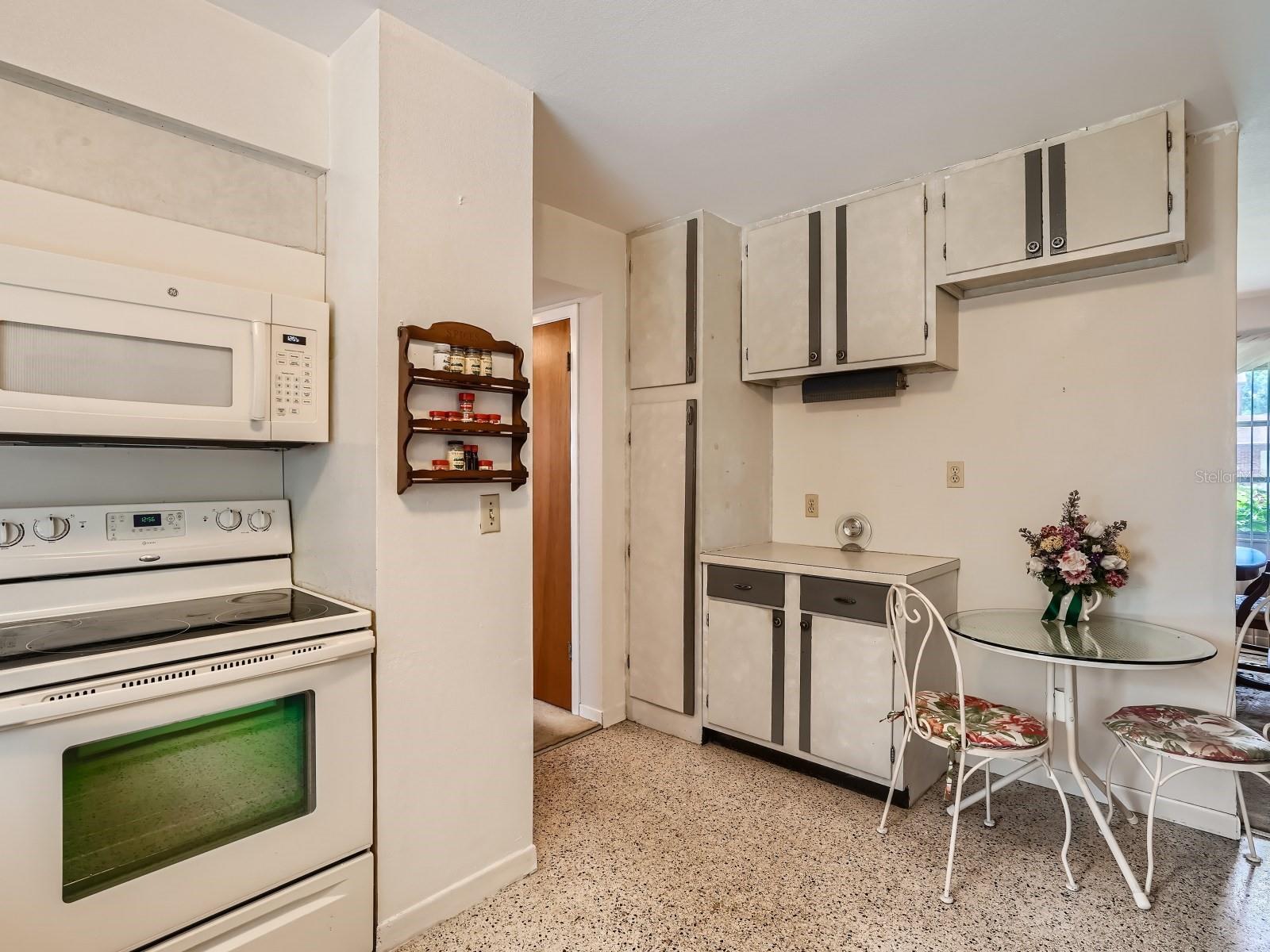 Eating area in kitchen
